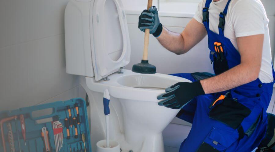 Expert burst pipe repair services in Excelsior Springs, MO
